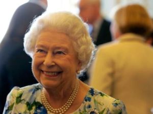 الملكة اليزابيث الثانية