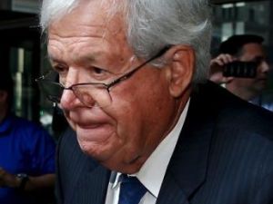 رئيس مجلس النواب الأميركي السابق دنيس هاسترت