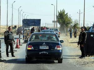 Egyptian police examine cars at a checkpoint in North Sinai. (AFP/File) Egyptian police examine cars at a checkpoint in North Sinai. (AFP/File)
