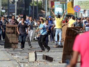 EGYPT, Alexandria : Supporters of the Muslim Brotherhood and Egypt's ousted president Mohamed Morsi clash with opponents to ousted president Morsi in the Mediterranean city of Alexandria on July 26, 2013. AFP PHOTO/STR