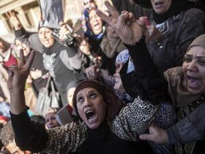 Egyptian women shout slogans during the funeral of one of the thirteen people killed in a car bomb attack earlier in the day, in the Egyptian city of Mansura, North of Cairo, on December 24, 2013. [AFP]