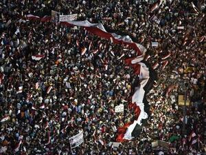 EGYPT, Cairo : Egyptian supporters of Egyptian Armed Forces General Ahmed Fattah al-Sisi rally at Tahrir Square in Cairo on July 26, 2013. AFP PHOTO / KHALED DESOUKI