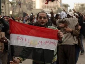 المصريون يشاركون بإستفتاء التعديلات الدستورية