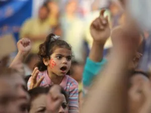 صورة من الاعتصام قبل الاشتباك/أ.ف..ب