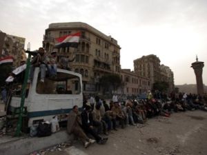 معرضون لنظام الرئيس مبارك في ميدان التحرير/أ.ف.ب