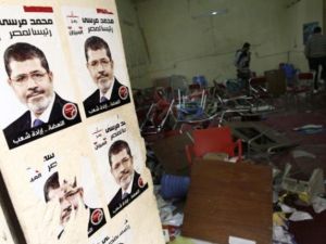 تخريب مقر لحزب العدالة والحرية في القاهرة/أ.ف.ب