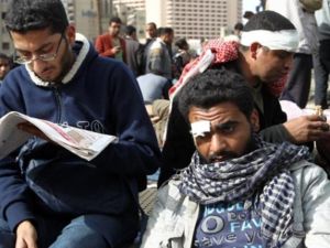 جرحى في ميدان التحرير/صباح الجمعة/أ.ف.ب