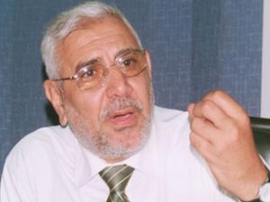 ابو الفتوح عضوا في مجلس شورى جماعة الاخوان ولكنه يرفض الانضمام إلى حزب "الحرية والعدالة"