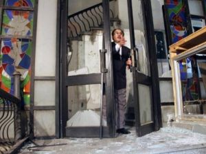 مقر الحزب كما بدى بعد الهجوم/أ.ف.ب