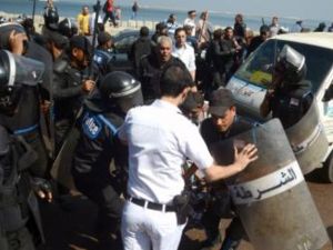 مواجهات بين الشرطة ومحتجين ينتمي غالبيتهم لـ"حركة 6 أبريل" في غرب مصر