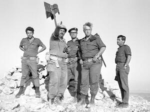 إسرائيل بحثت إلقاء قنبلة نووية فوق إحدى القمم الجبلية في شبه جزيرة سيناء