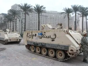 دبابات للجيش المصري في ميدان التحرير بالقاهرة/ أرشيفية