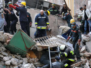 شهود عيان أكدوا أن العقار تسكنه ستة أسر