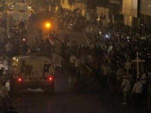 مسيحيون يشتبكون مع جنود في القاهرة 
