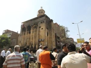 مبنى كنيسة مارمينا في إمبابا وتظهر عليه آثار الحريق الذي إلتهم طوابقه الستة