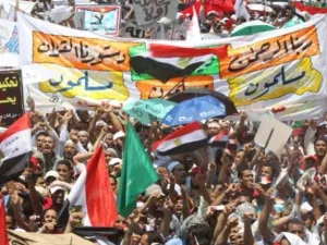 الحركات الإسلامية تتصدر المشهد السياسي في ميدان التحرير