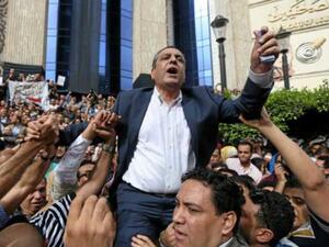 حبس نقيب الصحافيين المصريين يحيى قلاش وعضوين في مجلس النقابة 