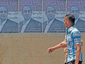 ملصقات دعائية للمرشح خالد علي