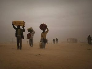 العرب والاجانب يواصلون فرارهم من ليبيا
