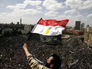 مئات الآلاف من المتظاهرين المصريين  احتشدوا في ميدان التحرير في جمعة التطهير