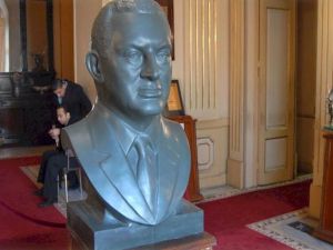 القوات المسلحة تزيل آخر بقايا آثار الرئيس السابق المصري مبارك