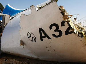 حطام طائرة إيرباص "321" التابعة لشركة الطيران الروسية "كوغاليم آفيا"