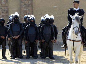 عناصر من الأجهزة الأمنية المصرية