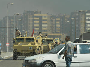 قنبلة مزروعة على جانب طريق الأوتوستراد في حي البساتين انفجرت في سيارة للشرطة