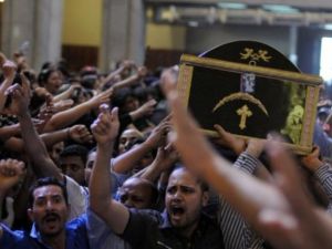 أقباط يشيعون ضحايا أحداث ماسبيرو في القاهرة