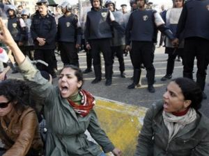 يشتكي المصريون مثل التونسيين من ارتفاع الاسعار والبطالة والحكم المطلق