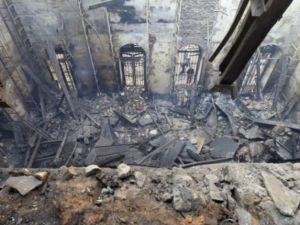 الحرائق تلتهم مبنى المجمع العلمي الذي يحتوي عشرات آلاف الكتب التي تحكي تاريخ مصر