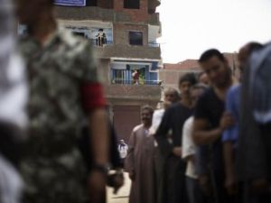 الاربعاء بدأت عمليات الاقتراع في اول انتخابات رئاسية تعددية في تاريخ مصر