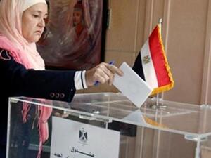 An Egyptian woman casts her ballot. Image used for illustrative purposes. (Al Bawaba/File)