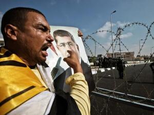 انصار مرشي خارج المحكمة/أ.ف.ب