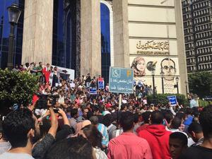 Ahram's editorial hit out at the interior ministry's "several mistakes in this past period, concluding with its unfortunate behavior against the right[s] of journalists and media workers." (Twitter)

(Twitter)