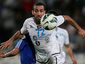 Aboutrika playing for former club Baniyas in 2013 (Karim Jaafar/Al-Watan Doha/AFP)