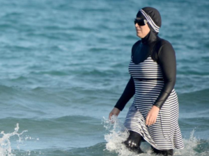 "اللنشات (الزوارق) السياحية أنقذوا اللنش الخاص بالسياح