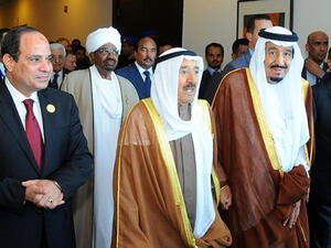 (Front from L-R) Egypt's President Abdel Fattah al-Sisi, Kuwait Emir Sheikh Sabah al-Ahmad Al-Sabah, Saudi King Salman bin Abdulaziz al-Saud, Yemeni President Abedrabbo Mansour Hadi and Sudanese President Omar al Bashir (middle-C) (AFP/Mohamed Samaaha)