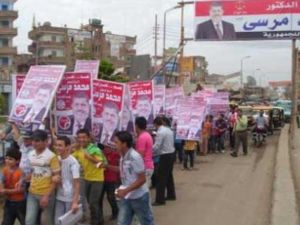 يافطة دعائية للمرشح محمد مرسي/ارشيف