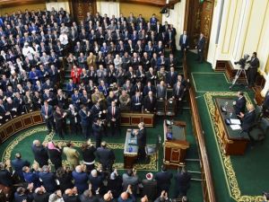  Egyptian parliamentarians welcoming President Sisi (AFP/File Photo)	