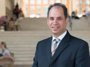 الدكتور إيهاب عبد الرحمن رئيسا أكاديميا للجامعة الأمريكية بالقاهرة