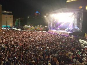 So many fans. Could this really be Elissa's concert? (Facebook)