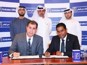 جانب من توقيع الاتفاقية