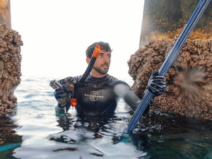 Fazza strikes his best King Tritan/underwater superhero pose. (Instagram)