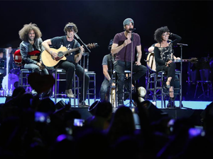 Enrique Iglesias broke hearts as fans screamed and danced under the moonlight. (Facebook)