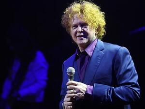 Hucknall defended Simply Red's decision to defy BDS by saying he was in the best company, referring to performances by Elton John, The Rolling Stones, and Carlos Santana. (Twitter)