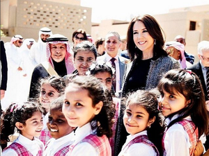 The Australia-born mother-of-four spent time playing with local school girls in Riyadh. (Instagram)