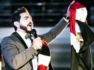 Tamer Hosny proudly waving the Egyptian flag. (Facebook)