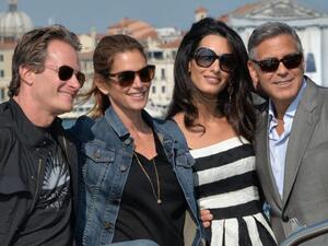 Oh sunglasses shield us from their sheer star power. (Yahoo)