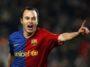 أندريس إنييستا لاعب وسط برشلونة والمنتخب الإسباني